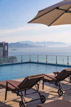 green beach hotel nha trang