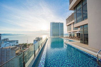 green beach hotel nha trang