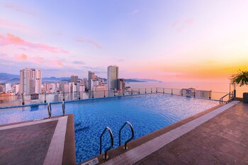 green beach hotel nha trang