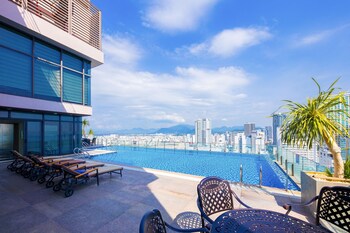 green beach hotel nha trang