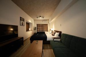 goom hotel nakasu