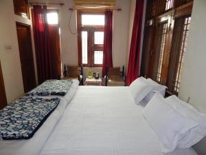 Vishal Villa,Jhalana Doongri>>Jaipur,3 star