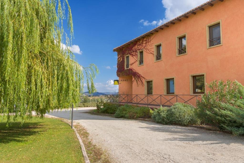 janas country resort