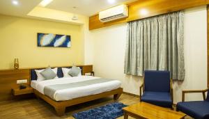 Hotel Grand Unity,Sarkhej - Bavla Road Shivam Square Near Chehar Mata Mandir Opposite Laxminaryan Petrol Pump Ahmedabad 382213,3 star