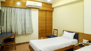 Hotel Grand Unity,Sarkhej - Bavla Road Shivam Square Near Chehar Mata Mandir Opposite Laxminaryan Petrol Pump Ahmedabad 382213,3 star