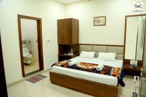 Hotel Babylon Regency,10 Meters From Janamsthan Temple,2 star