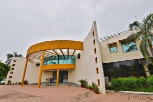 capital o 16350 infocity club and resort