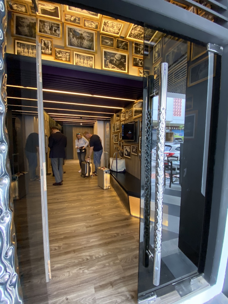 st signature tanjong pagar