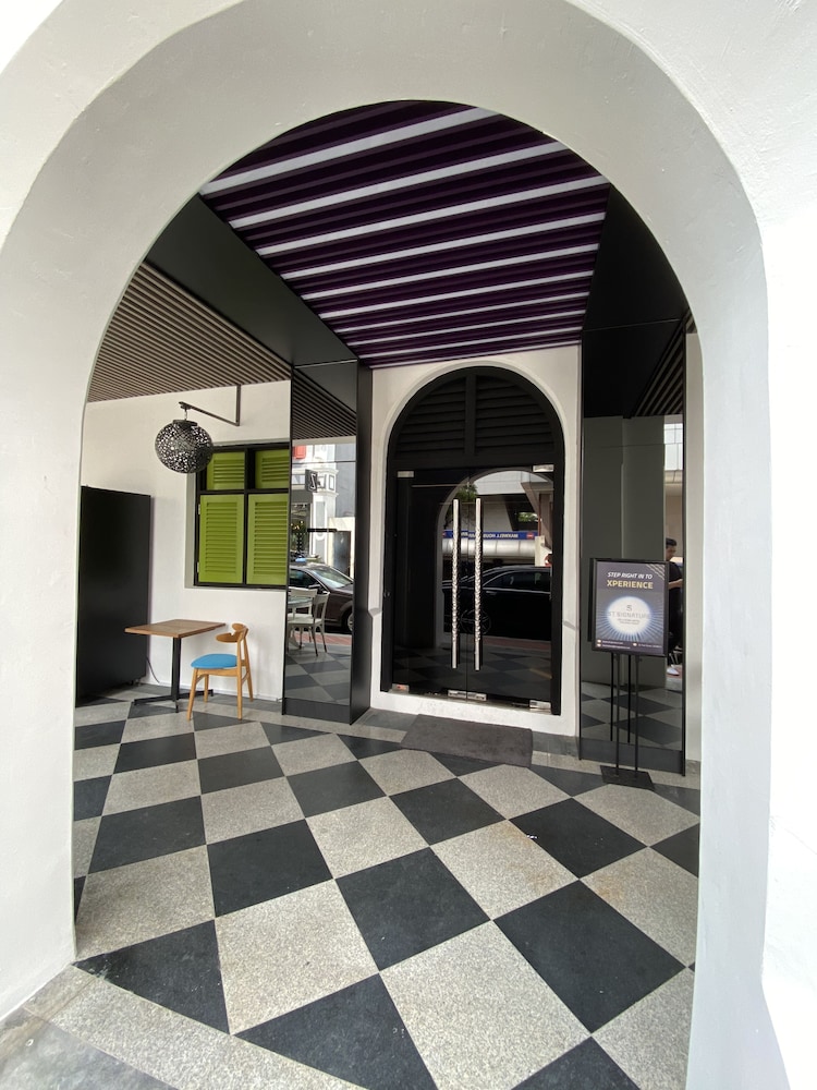 st signature tanjong pagar