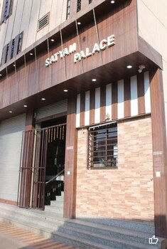 hotel satyam palace