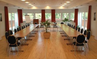 Holiday Beach Budapest Wellness & Conference Hotel,Csillaghegy>>Budapest,4 star