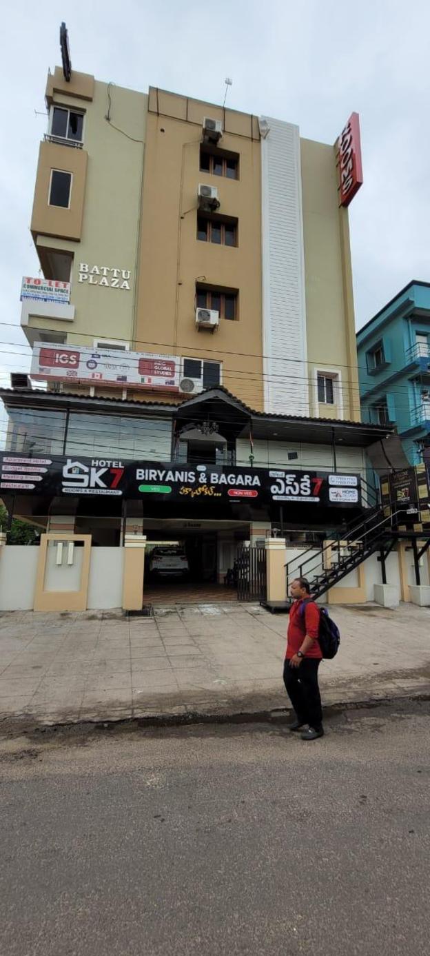 sk7 service apartments by oyo rooms