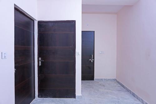 Hotel O Lal Residency,126/132 Nangloi Opposite Nangloi Post Office Delhi 110041,3 star