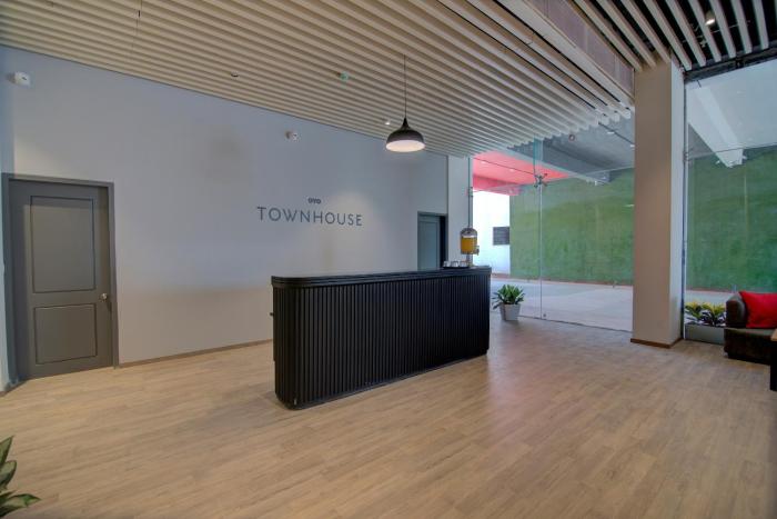 super townhouse 158 near netaji subhash marg near appu ghar