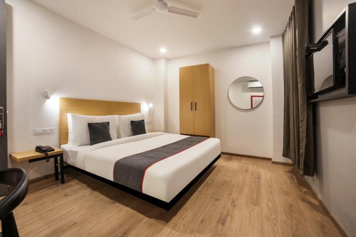 super townhouse 158 near netaji subhash marg near appu ghar