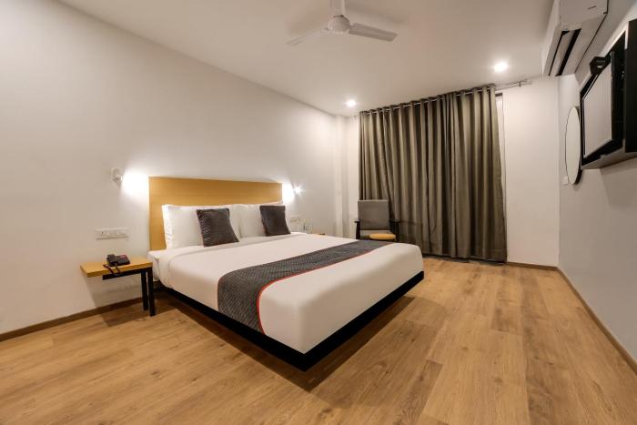 super townhouse 158 near netaji subhash marg near appu ghar