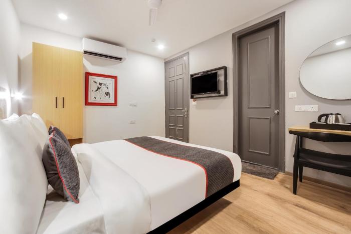 super townhouse 158 near netaji subhash marg near appu ghar