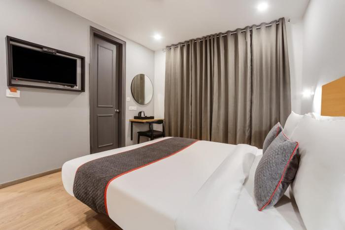 super townhouse 158 near netaji subhash marg near appu ghar