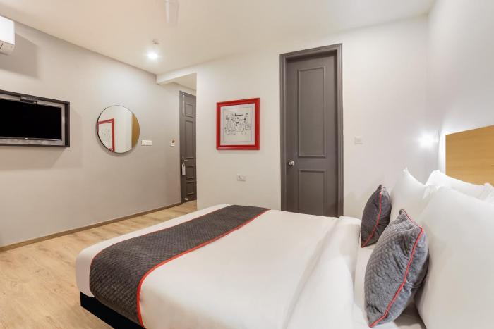 super townhouse 158 near netaji subhash marg near appu ghar