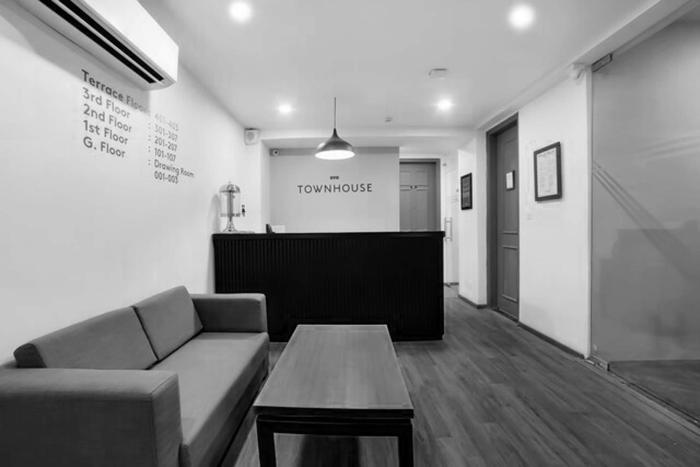 super townhouse 158 near netaji subhash marg near appu ghar