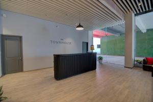 super townhouse 158 near netaji subhash marg near appu ghar