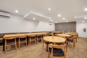 super townhouse 158 near netaji subhash marg near appu ghar