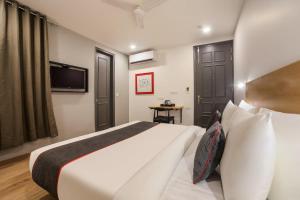super townhouse 158 near netaji subhash marg near appu ghar
