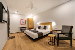 super townhouse 158 near netaji subhash marg near appu ghar