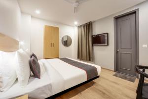 super townhouse 158 near netaji subhash marg near appu ghar