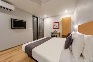super townhouse 158 near netaji subhash marg near appu ghar