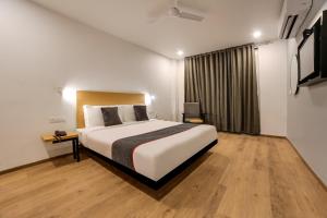 super townhouse 158 near netaji subhash marg near appu ghar