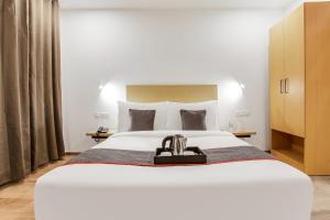 super townhouse 158 near netaji subhash marg near appu ghar