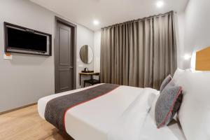 super townhouse 158 near netaji subhash marg near appu ghar