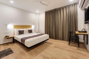 super townhouse 158 near netaji subhash marg near appu ghar