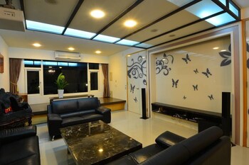 simple happiness hostel