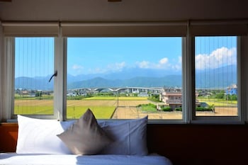 simple happiness hostel