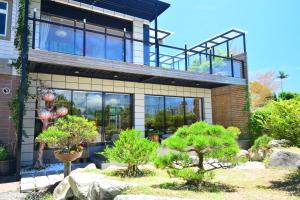 simple happiness hostel