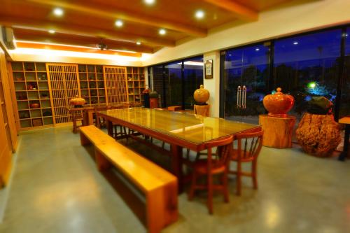 simple happiness hostel