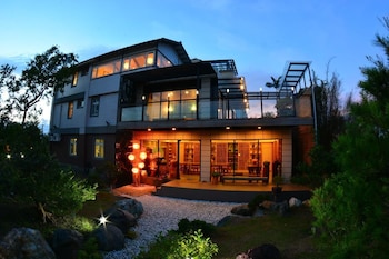 simple happiness hostel