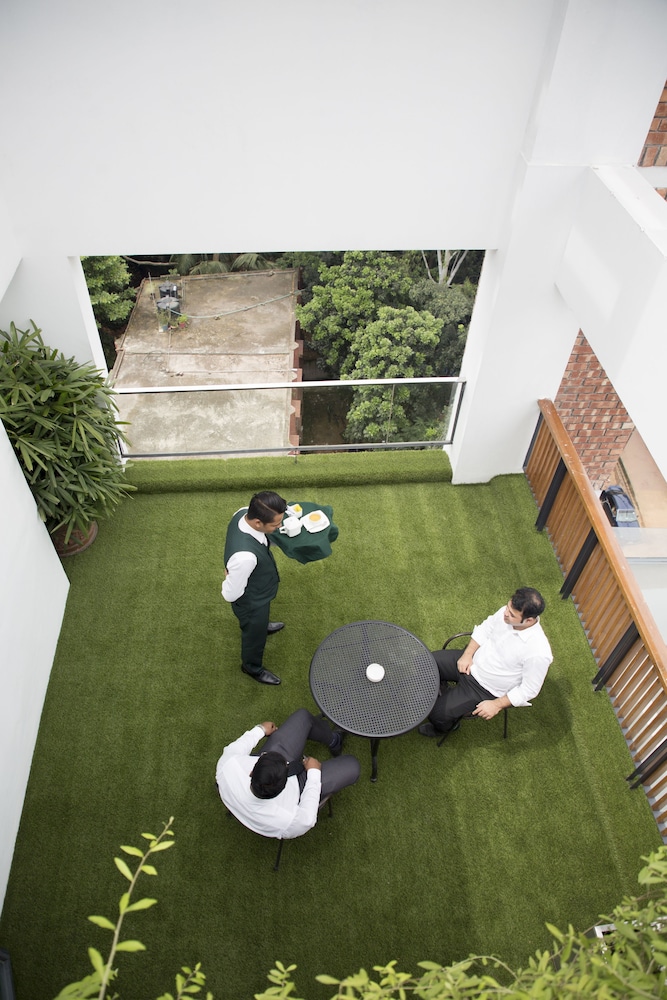 the midori by lakeshore