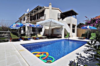 Villa Martini,Jakusi 14 Vrsine 21222 Marina,3 star