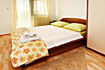 Villa Martini,Jakusi 14 Vrsine 21222 Marina,3 star