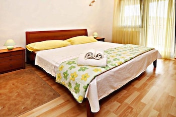 Villa Martini,Jakusi 14 Vrsine 21222 Marina,3 star