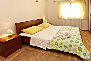 Villa Martini,Jakusi 14 Vrsine 21222 Marina,3 star