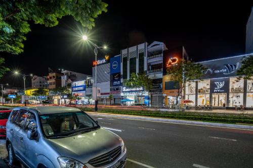 lotus rock hotel da nang