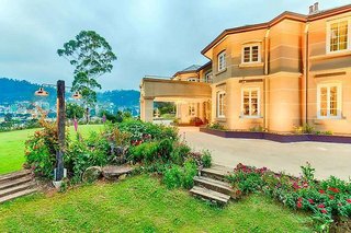 The Westbury Palace,Udapussallawa>>Nuwara Eliya,3.5 star