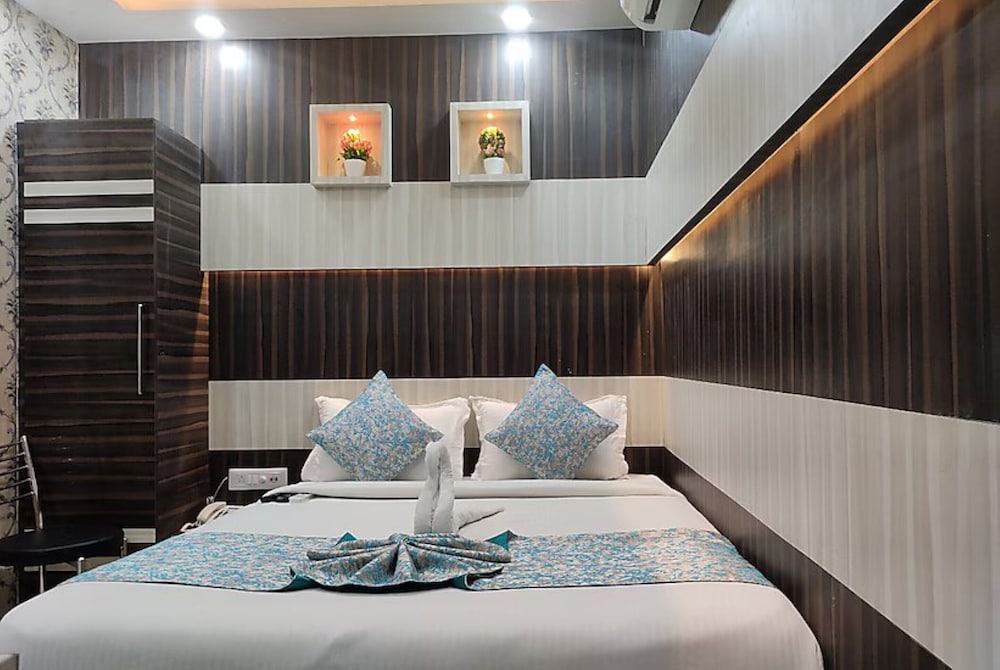 hotel central square a couple friendly hotel