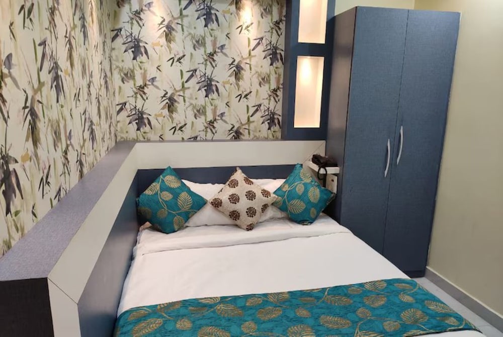 hotel central square a couple friendly hotel