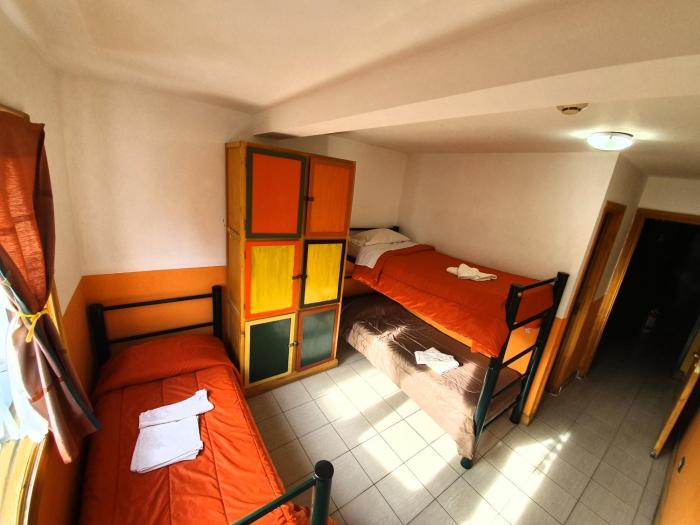 yaghan hostel