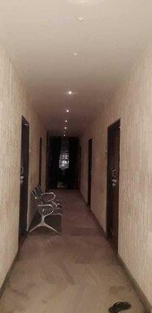 i roomz bagyas residency